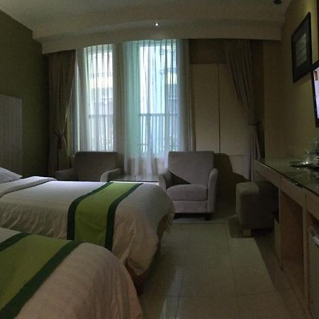 Hotel Wisata Niaga Пурвокерто Екстериор снимка