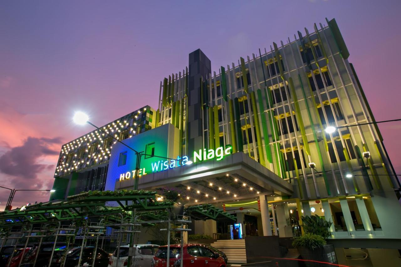 Hotel Wisata Niaga Пурвокерто Екстериор снимка