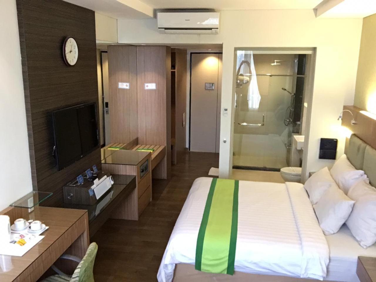 Hotel Wisata Niaga Пурвокерто Екстериор снимка