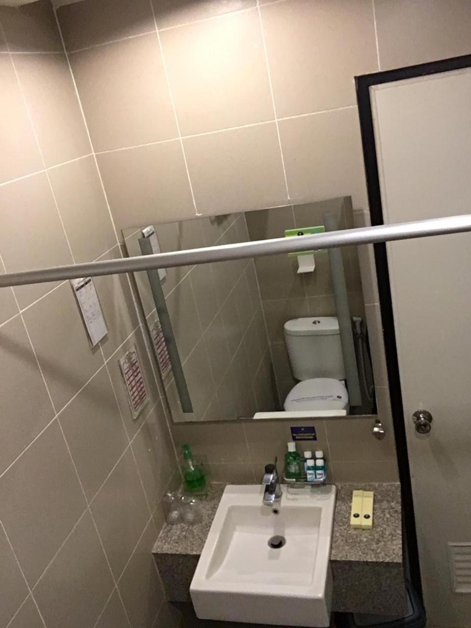 Hotel Wisata Niaga Пурвокерто Екстериор снимка