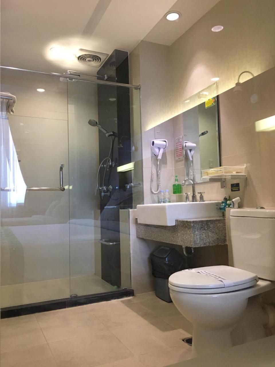 Hotel Wisata Niaga Пурвокерто Екстериор снимка