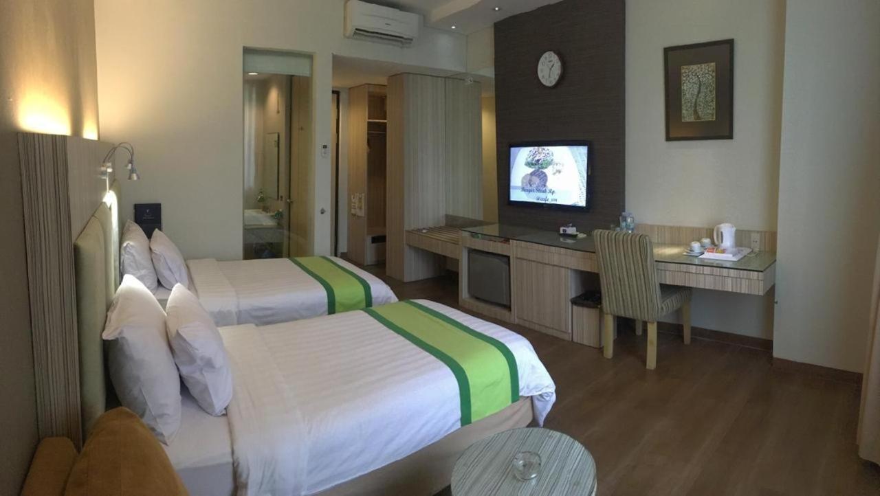 Hotel Wisata Niaga Пурвокерто Екстериор снимка