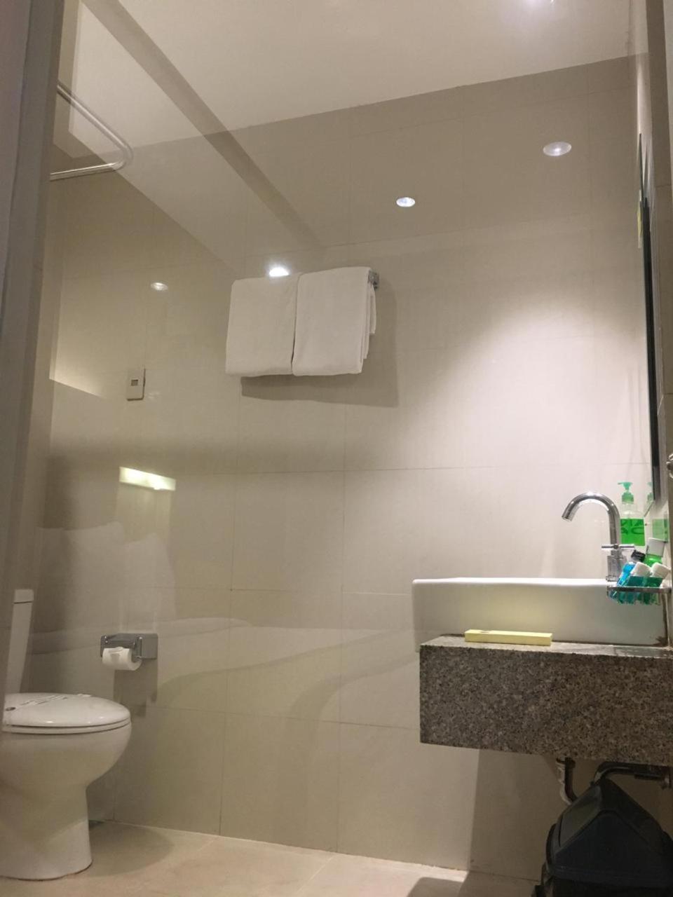 Hotel Wisata Niaga Пурвокерто Екстериор снимка