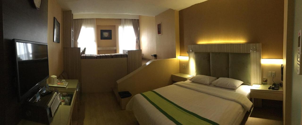 Hotel Wisata Niaga Пурвокерто Екстериор снимка