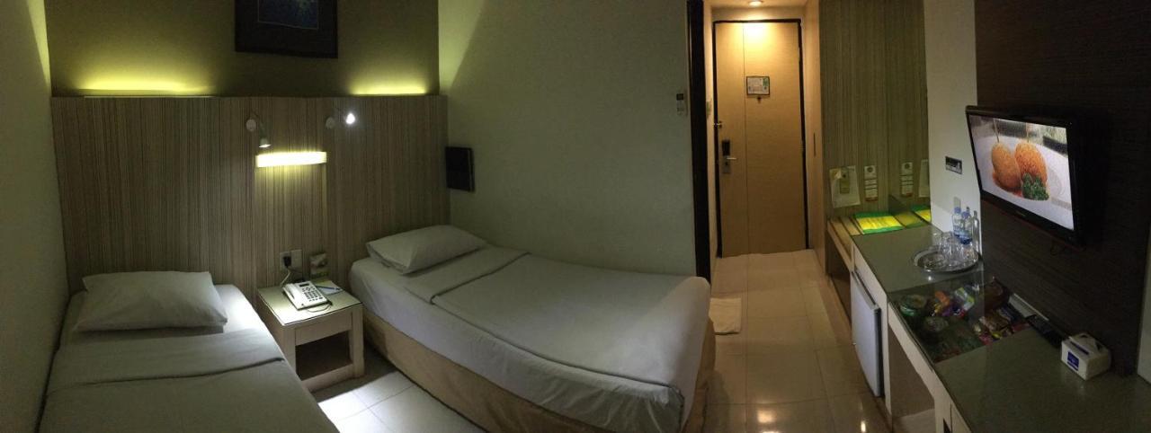 Hotel Wisata Niaga Пурвокерто Екстериор снимка