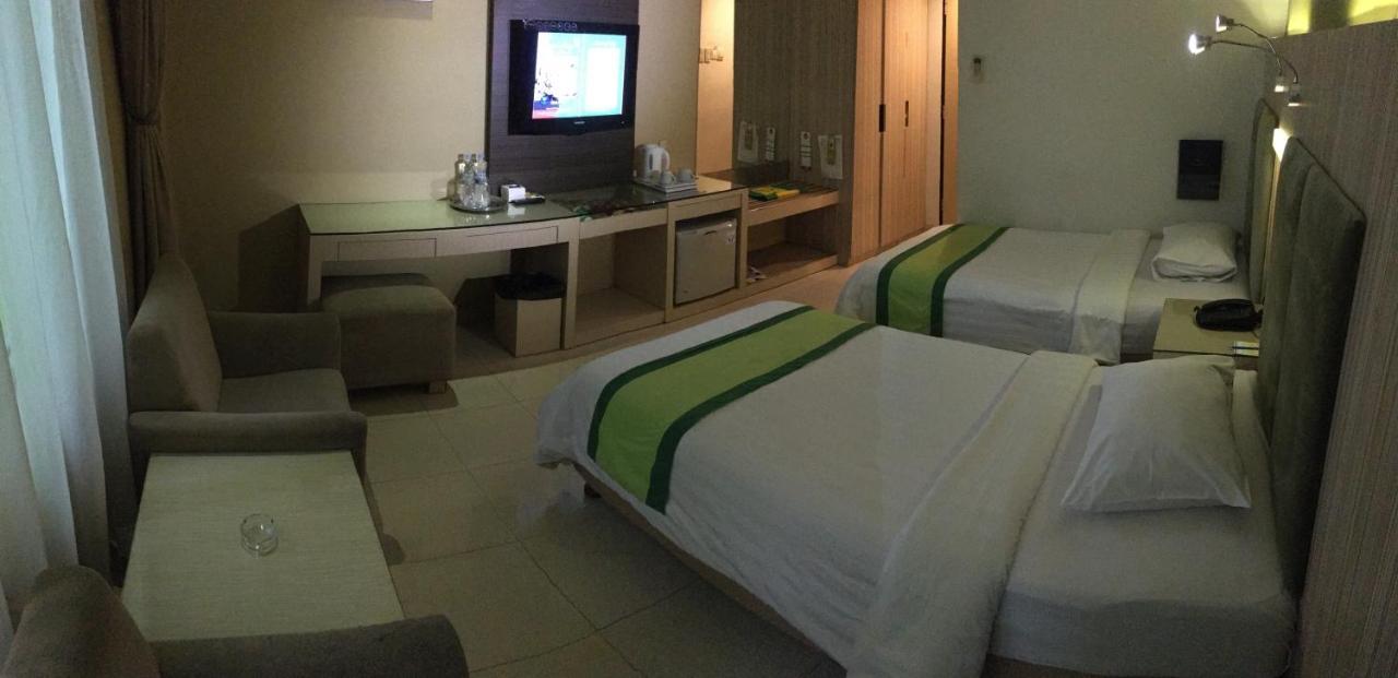 Hotel Wisata Niaga Пурвокерто Екстериор снимка