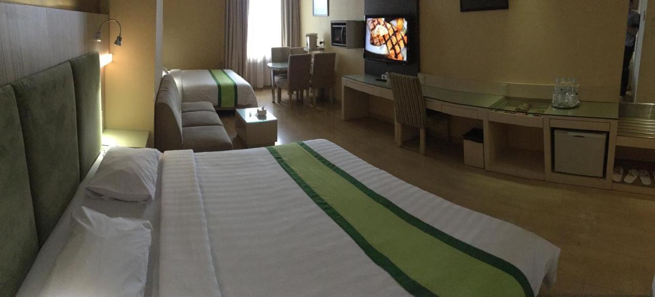 Hotel Wisata Niaga Пурвокерто Екстериор снимка