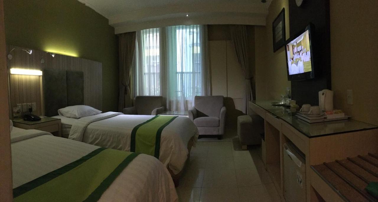 Hotel Wisata Niaga Пурвокерто Екстериор снимка
