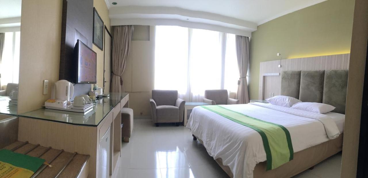 Hotel Wisata Niaga Пурвокерто Екстериор снимка