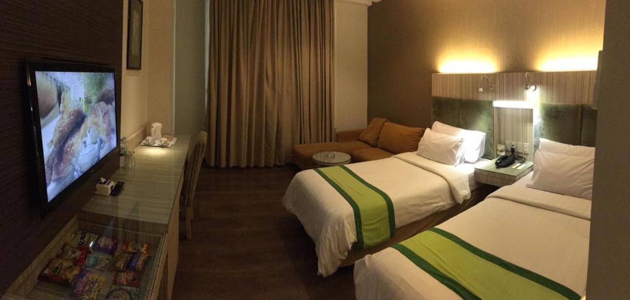 Hotel Wisata Niaga Пурвокерто Екстериор снимка
