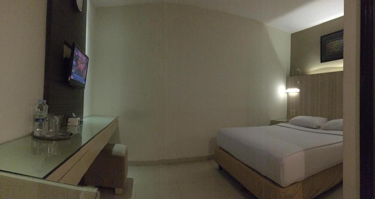 Hotel Wisata Niaga Пурвокерто Екстериор снимка