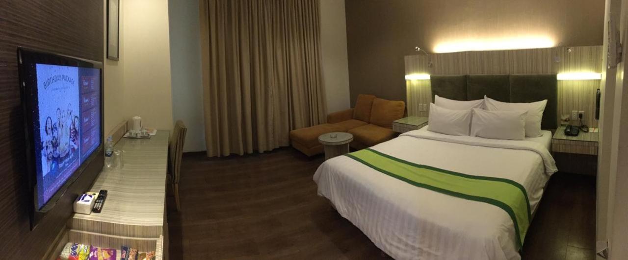 Hotel Wisata Niaga Пурвокерто Екстериор снимка