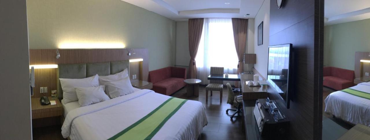 Hotel Wisata Niaga Пурвокерто Екстериор снимка